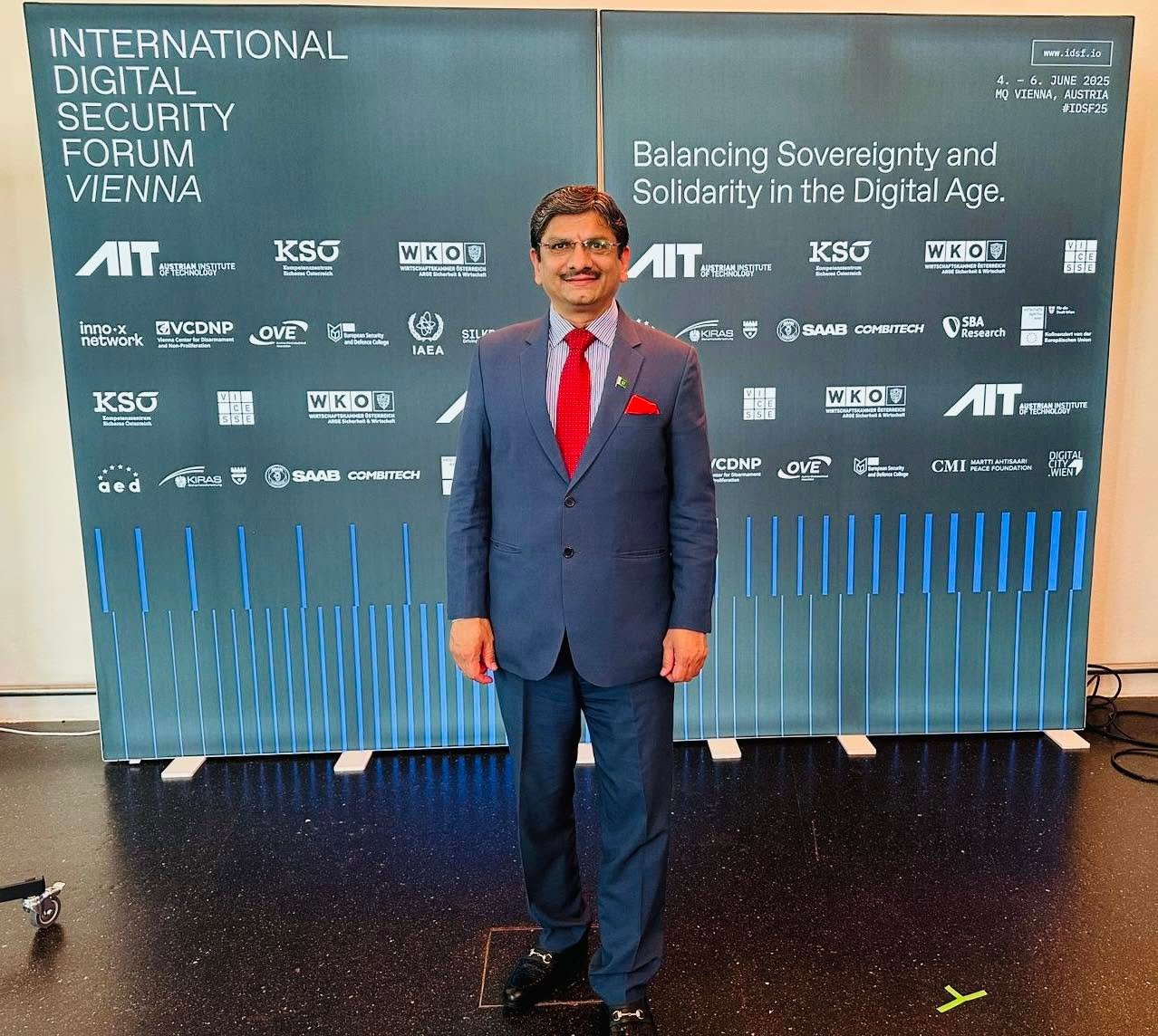 Muhammad Asif Noor at the forum, MuseumsQuartier Vienna.